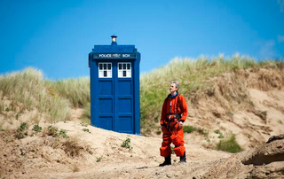 Illustration for article titled Doctor Who lands back in Wales with more set pics